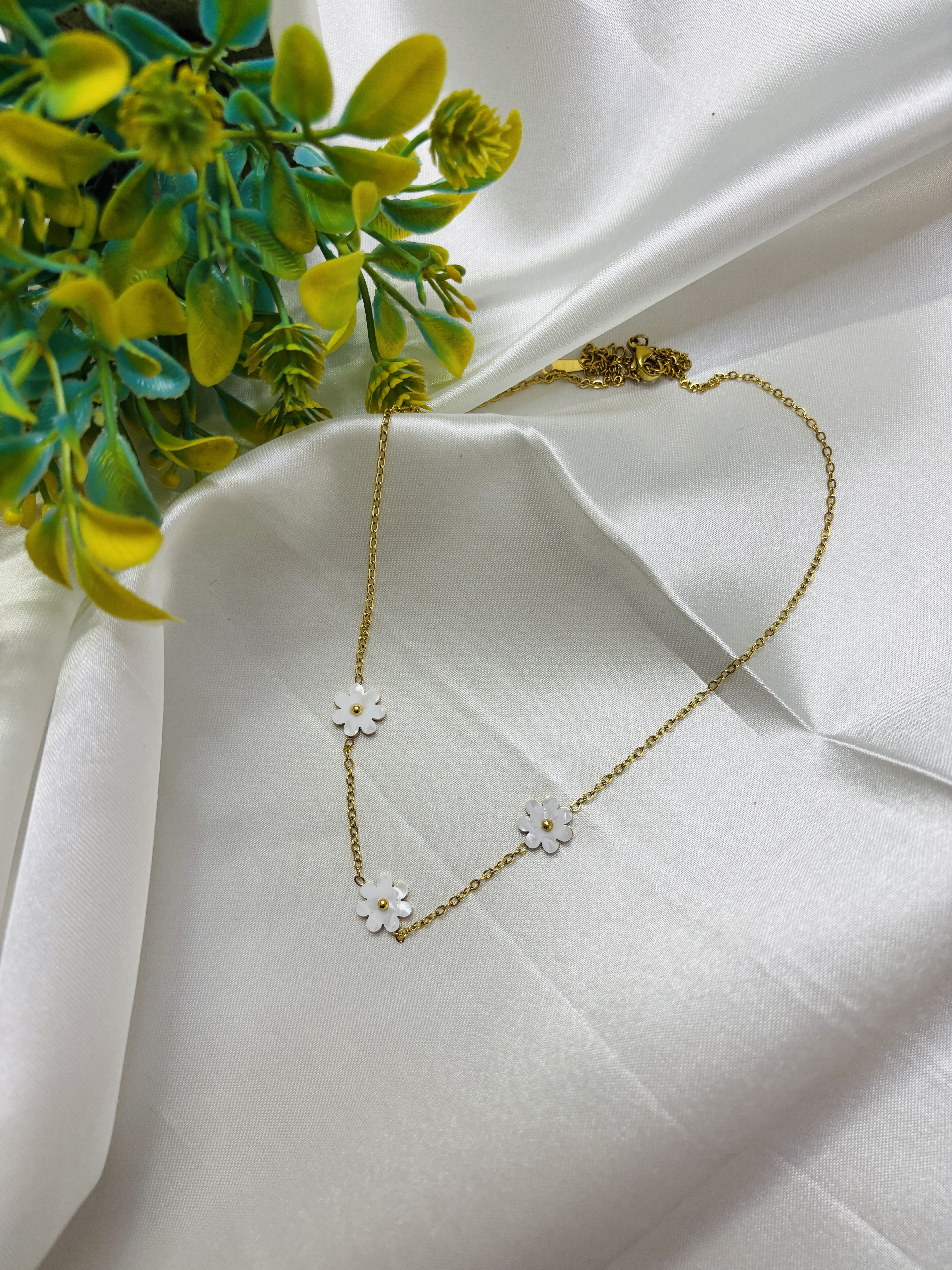 Daisy Chain Floral Necklace