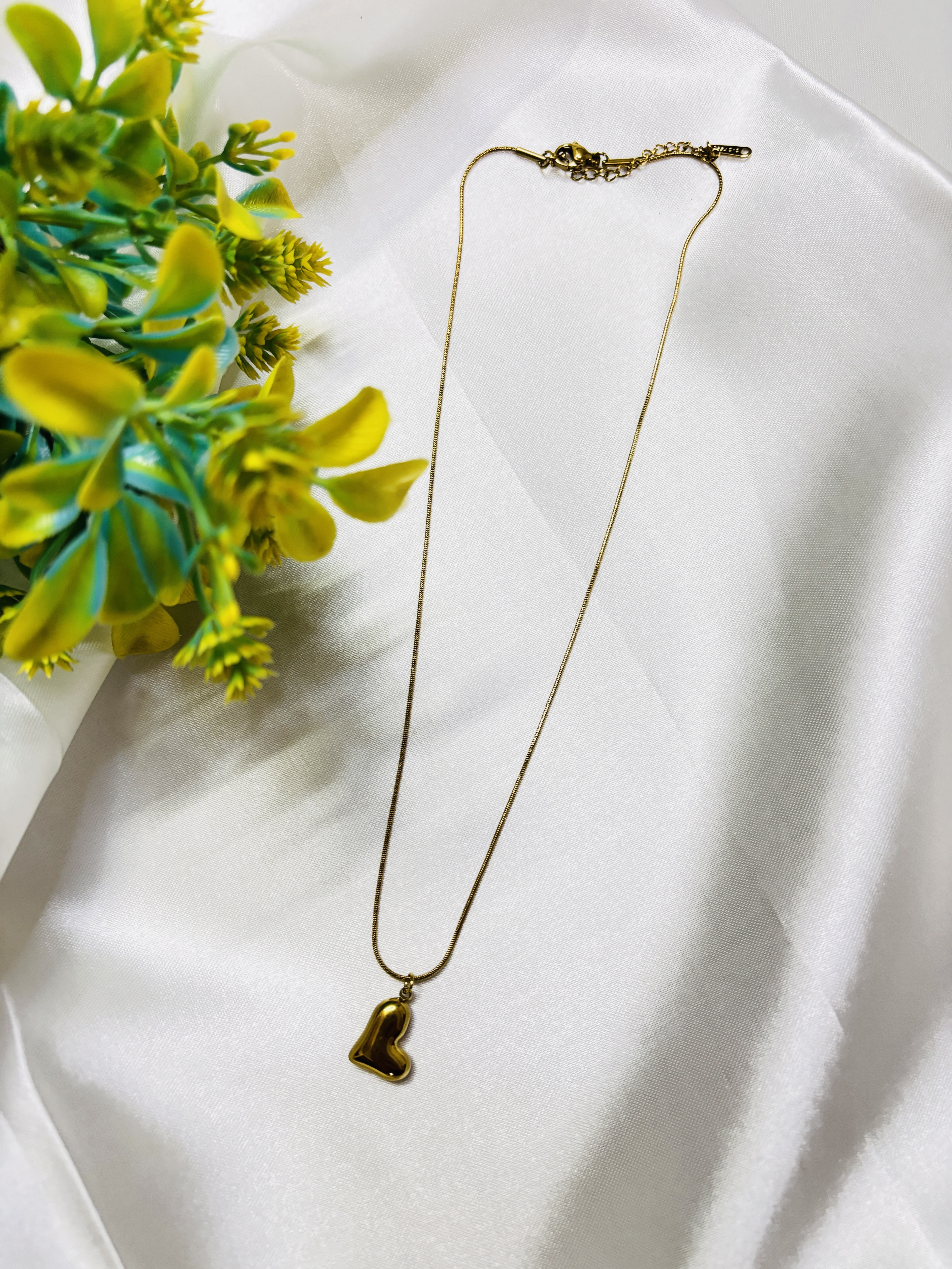 Minimal Gold Heart Pendant Necklace