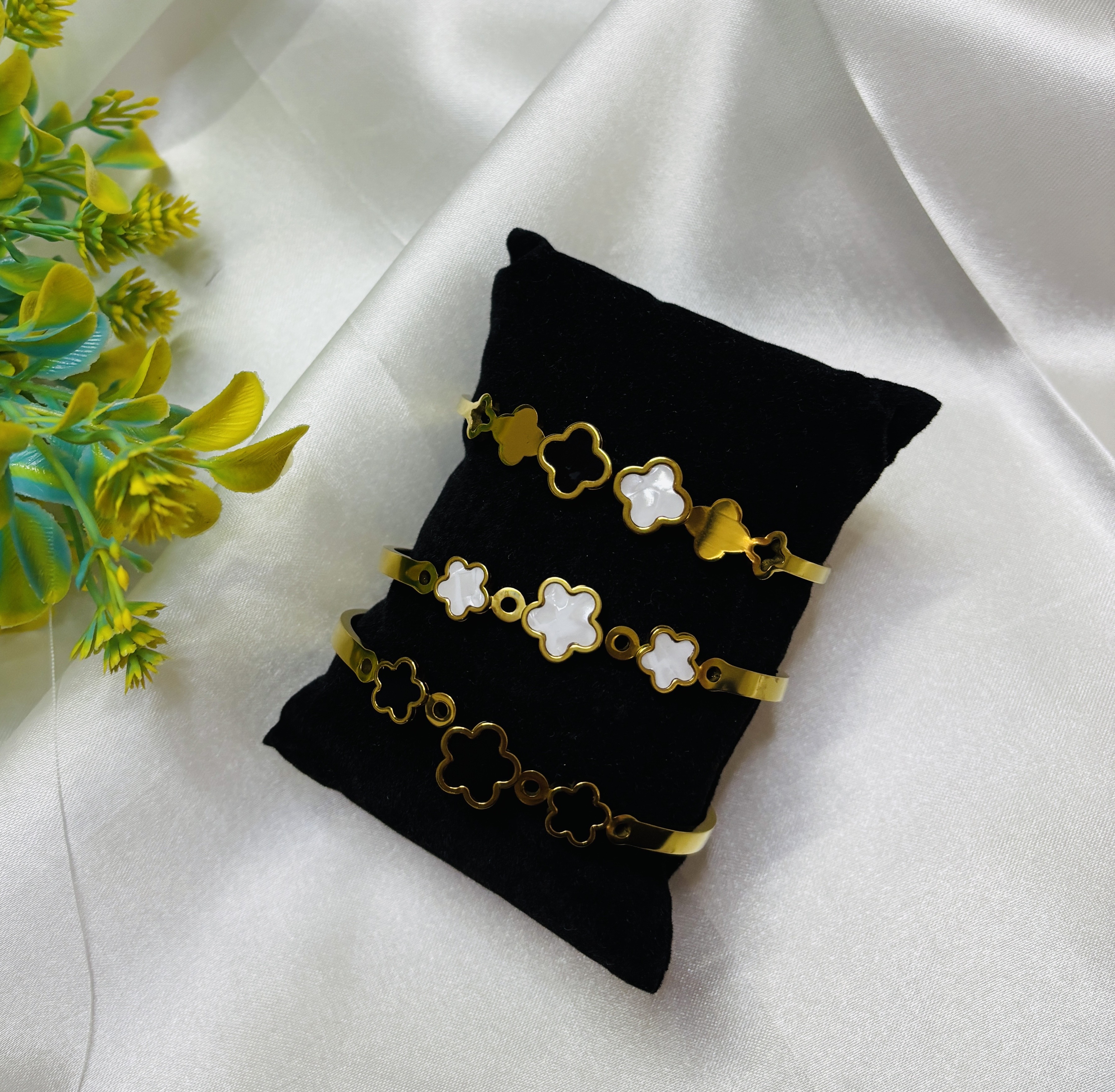 Classic Clover Motif Bracelet